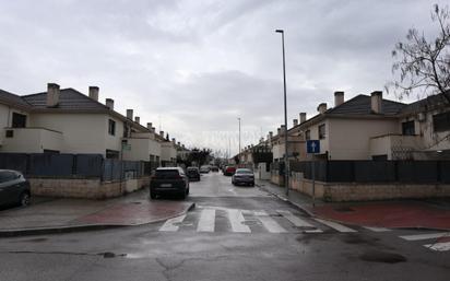 Vista exterior de Casa adosada en venda en Aranjuez amb Terrassa