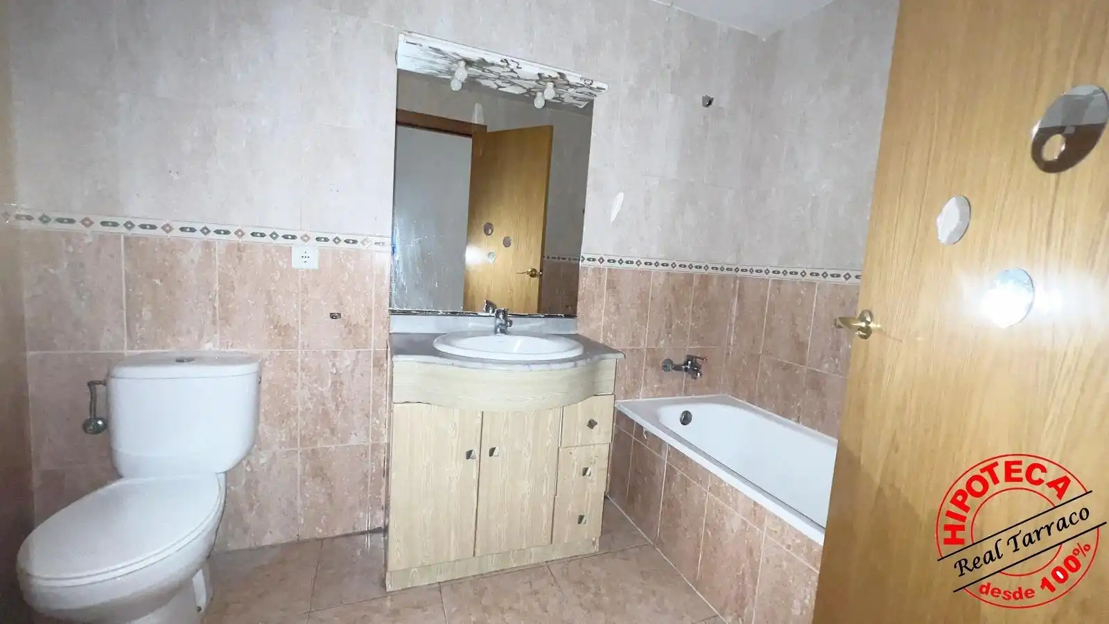 Bathroom of Flat for sale in Valls  with Heating and Storage room