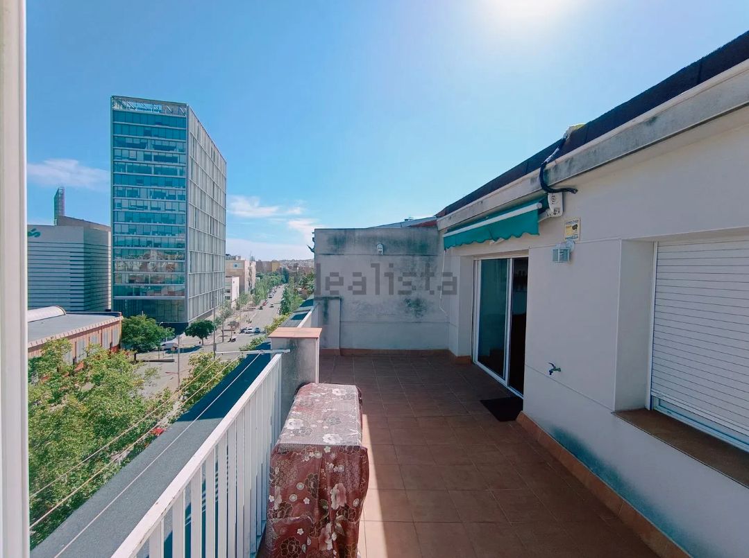 Vista exterior de Ático de alquiler en  Barcelona Capital con Aire acondicionado, Calefacción y Terraza