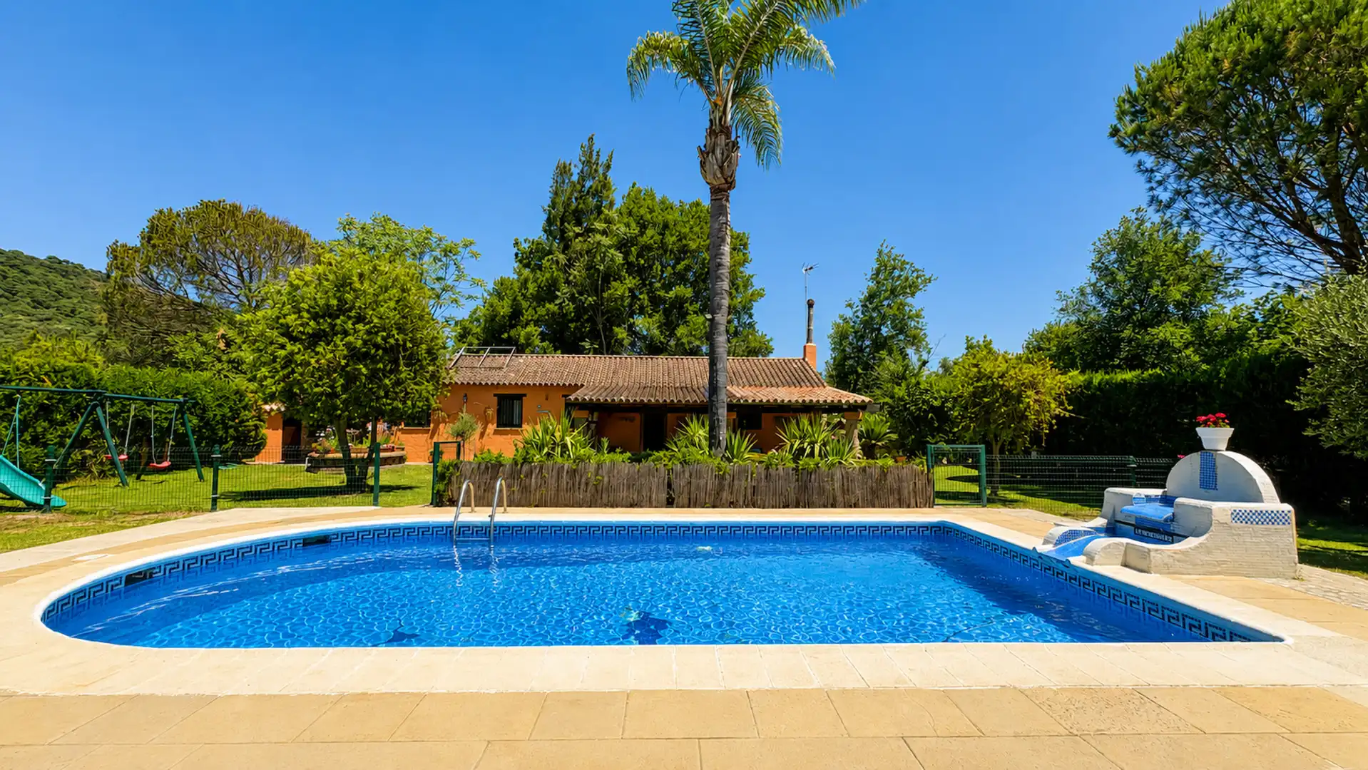 Schwimmbecken von Haus oder Chalet zum Verkauf in Jimena de la Frontera mit Klimaanlage und Terrasse
