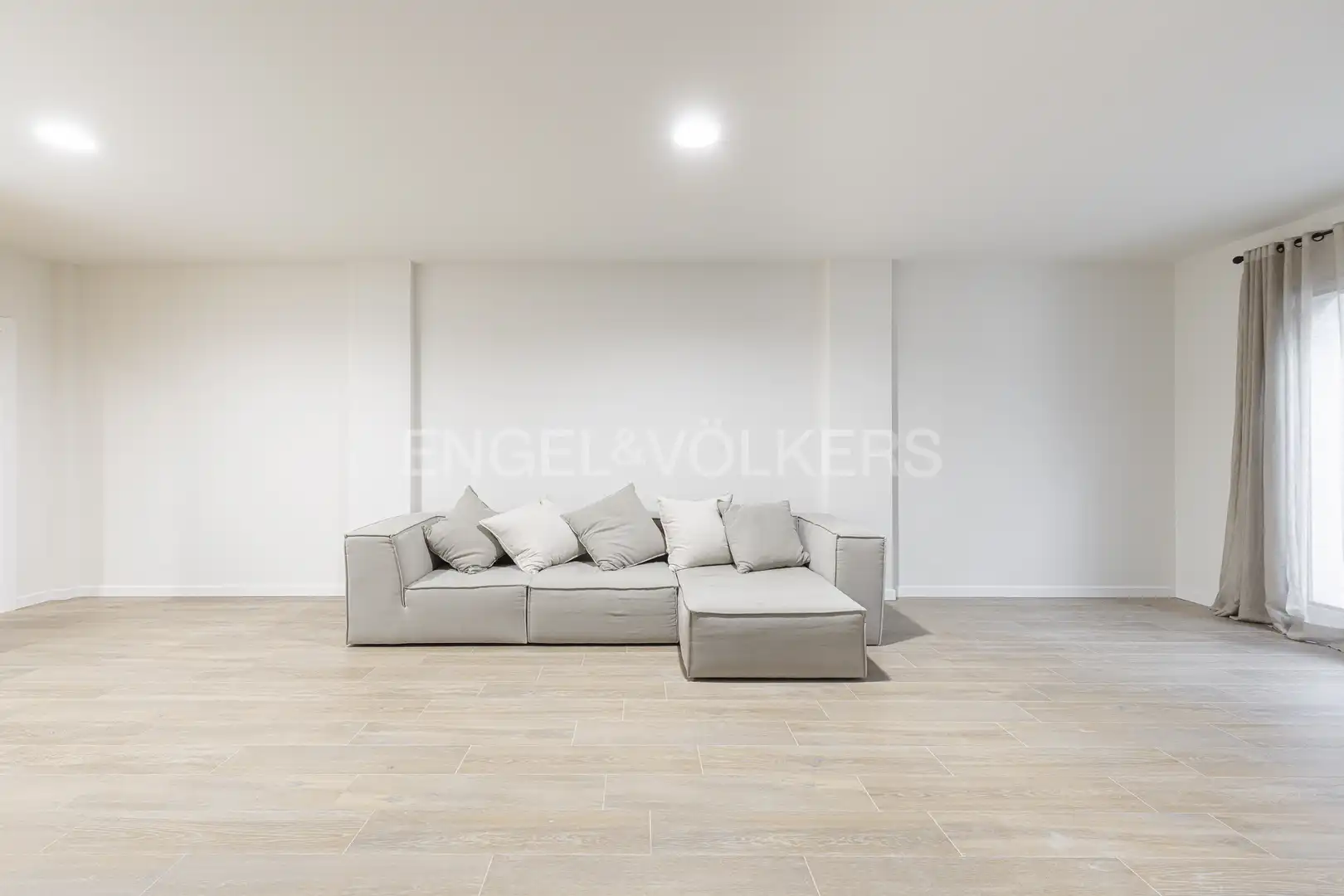 Sala d'estar de Apartament de lloguer en Boadilla del Monte amb Aire condicionat, Calefacció i Jardí privat