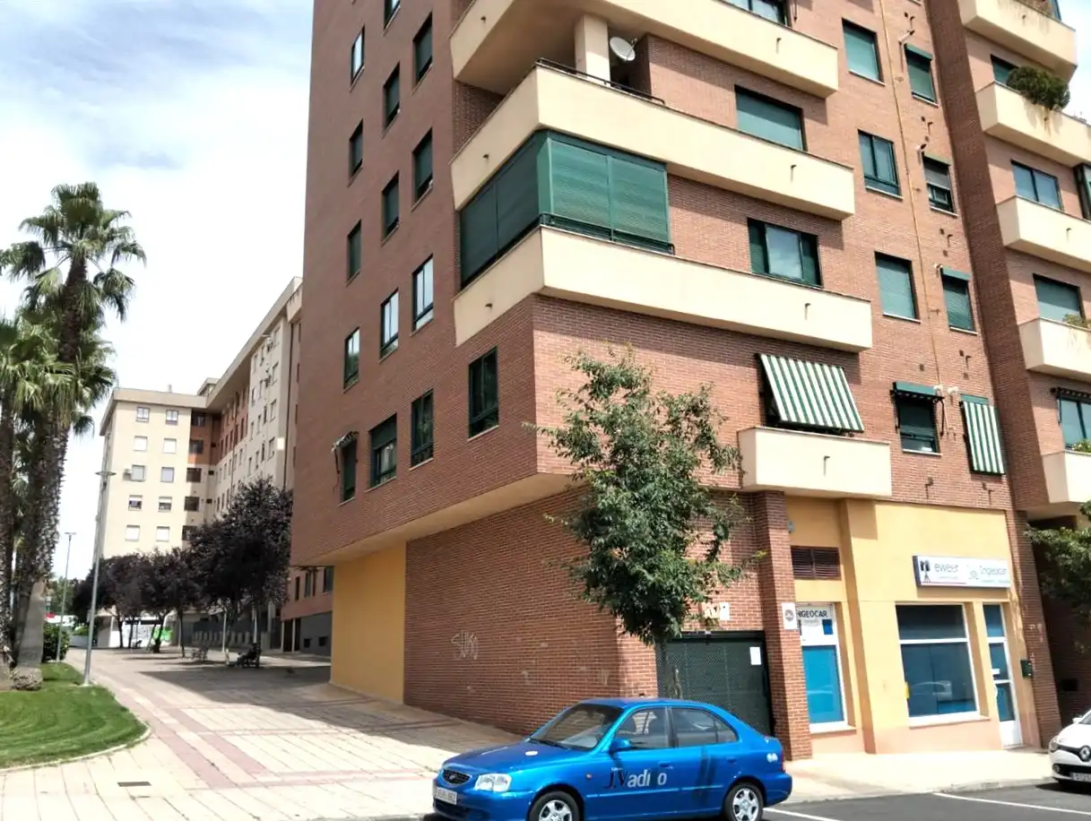 Vista exterior de Pis en venda en Cáceres