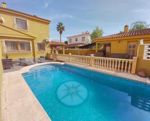 Piscina de Casa adosada en venda en San Vicente del Raspeig / Sant Vicent del Raspeig amb Jardí privat, Terrassa i Piscina