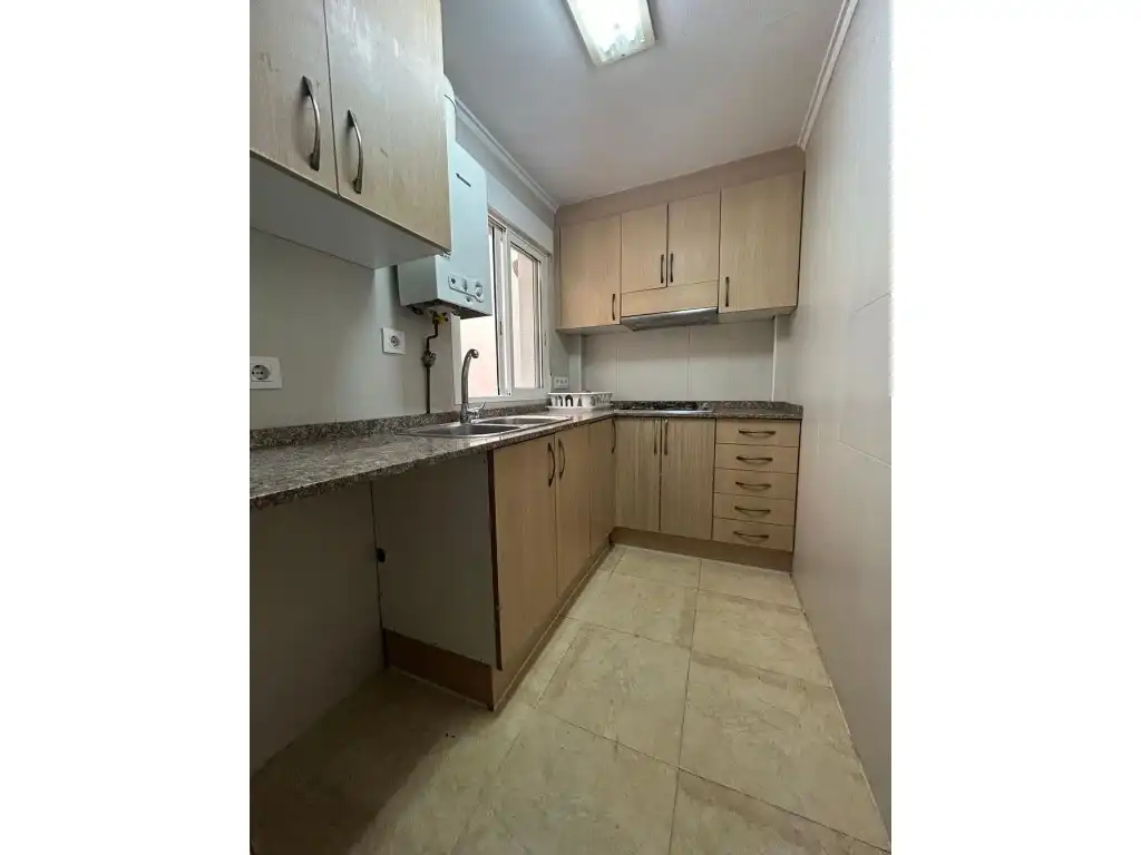Cuina de Casa o xalet en venda en Valencia amb Aire condicionat