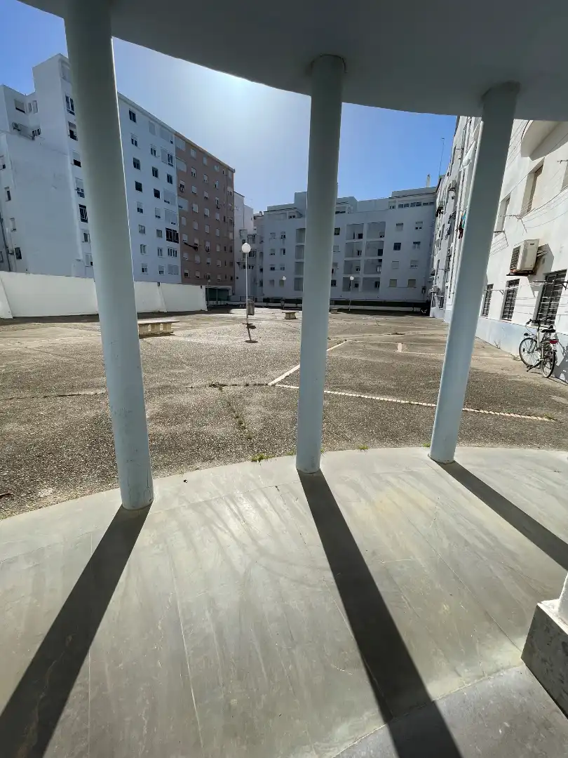 Parkplatz von Wohnung zum Verkauf in Cádiz mit Heizung, Möbliert und Ofen