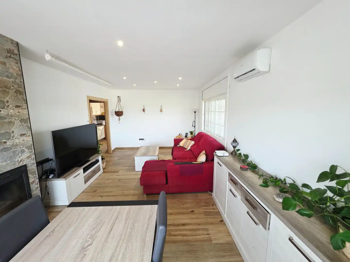Sala de estar de Casa o chalet en venta en Vallirana con Aire acondicionado, Calefacción y Jardín privado