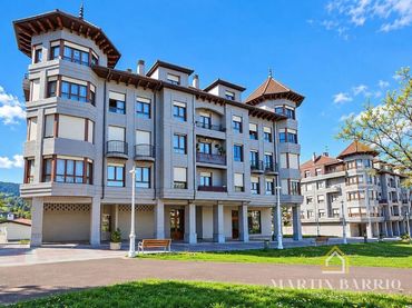 Piso con balcón en venta en Giba Kalea