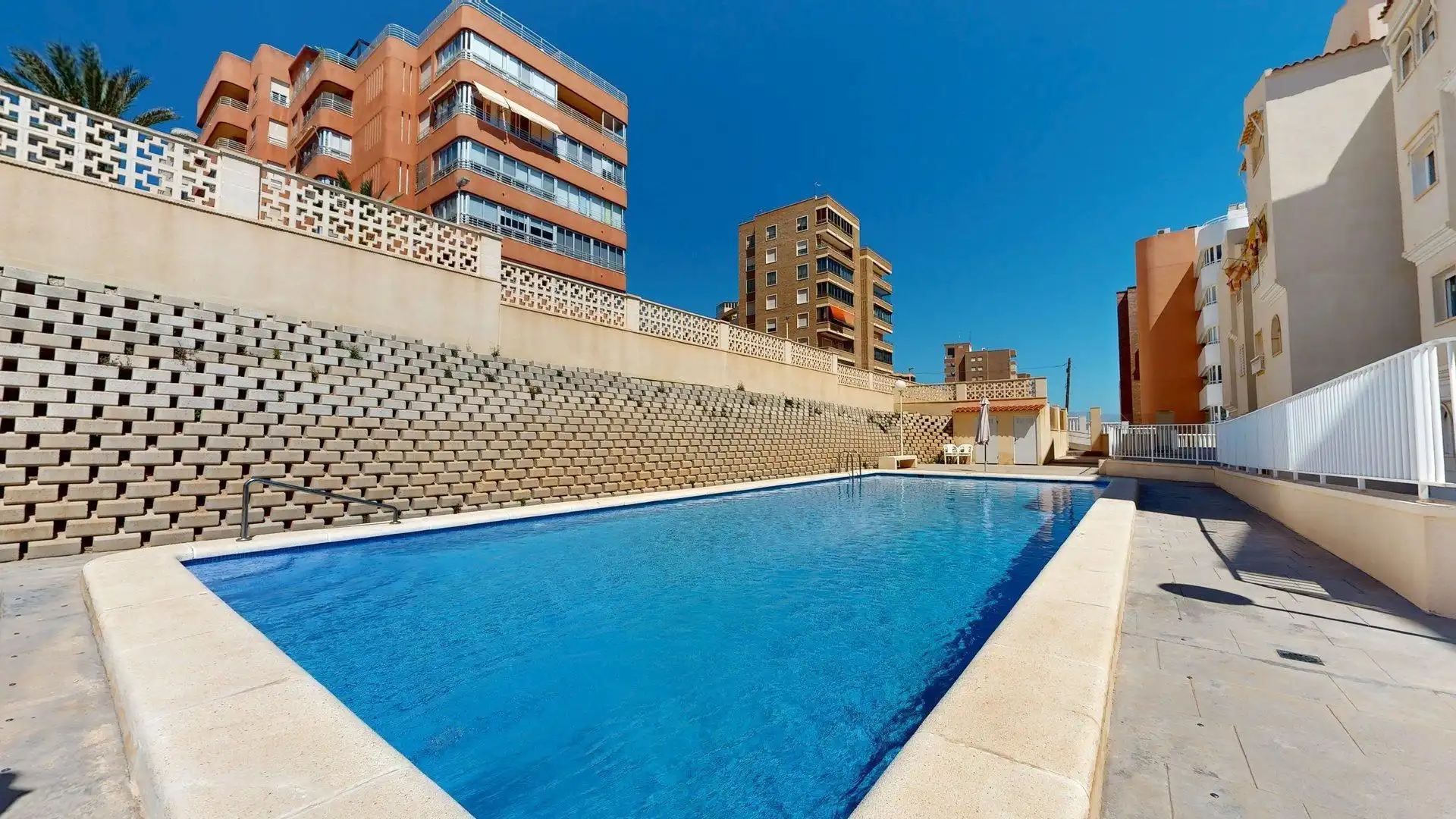 Piscina de Apartament de lloguer en Elche / Elx amb Aire condicionat, Jardí privat i Terrassa