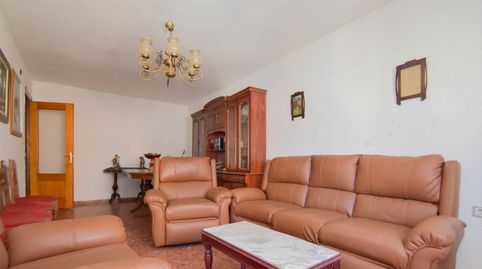 AMPLIA VIVIENDA DE 4 DORMITORIOS CON GRANDES POSIBILIDADES DE REFORMA Y PERSONALIZACIÓN