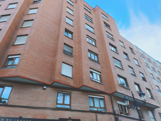 Piso en Alquiler en Llano Ponte, 7 en Milán - Pumarín