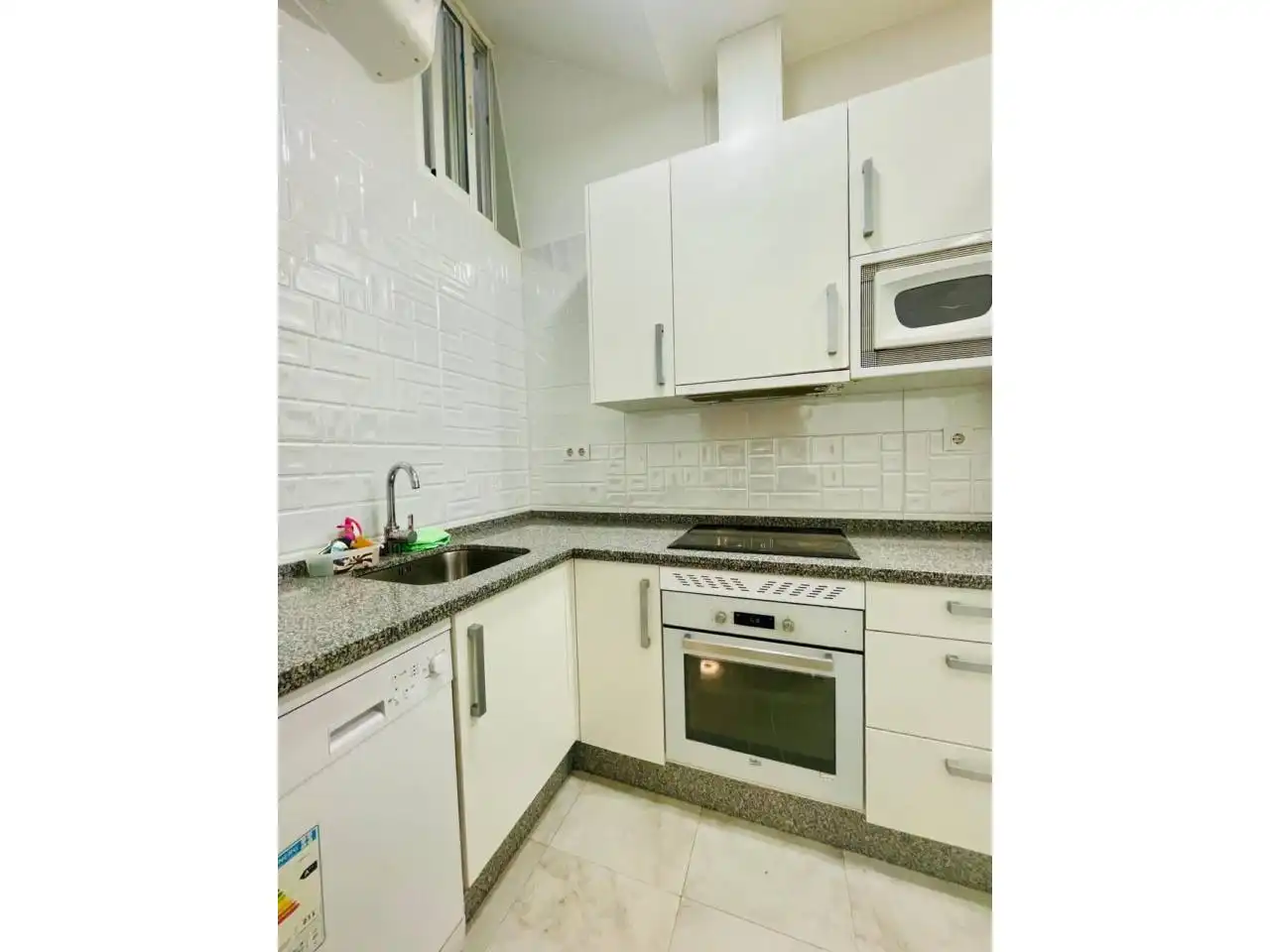 Cocina de Piso en venta en Cáceres con Aire acondicionado y Amueblado