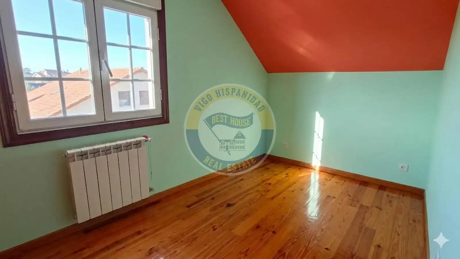 Habitación de Casa o chalet en venta en Vigo  con Calefacción, Jardín privado y Terraza