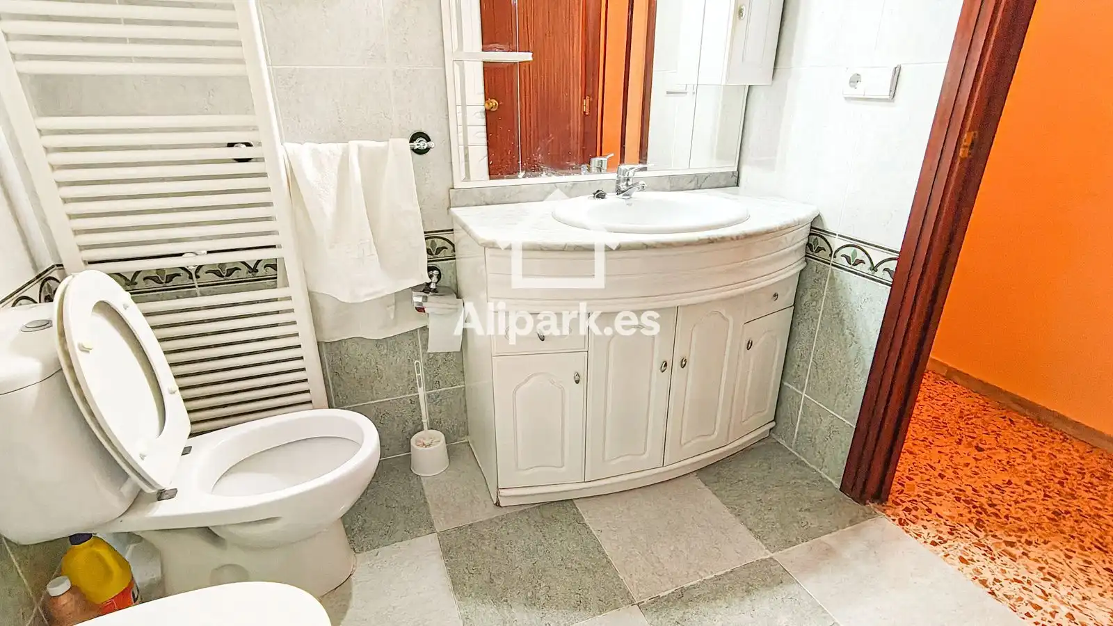 Baño de Piso en venta en Alicante / Alacant con Aire acondicionado, Calefacción y Amueblado