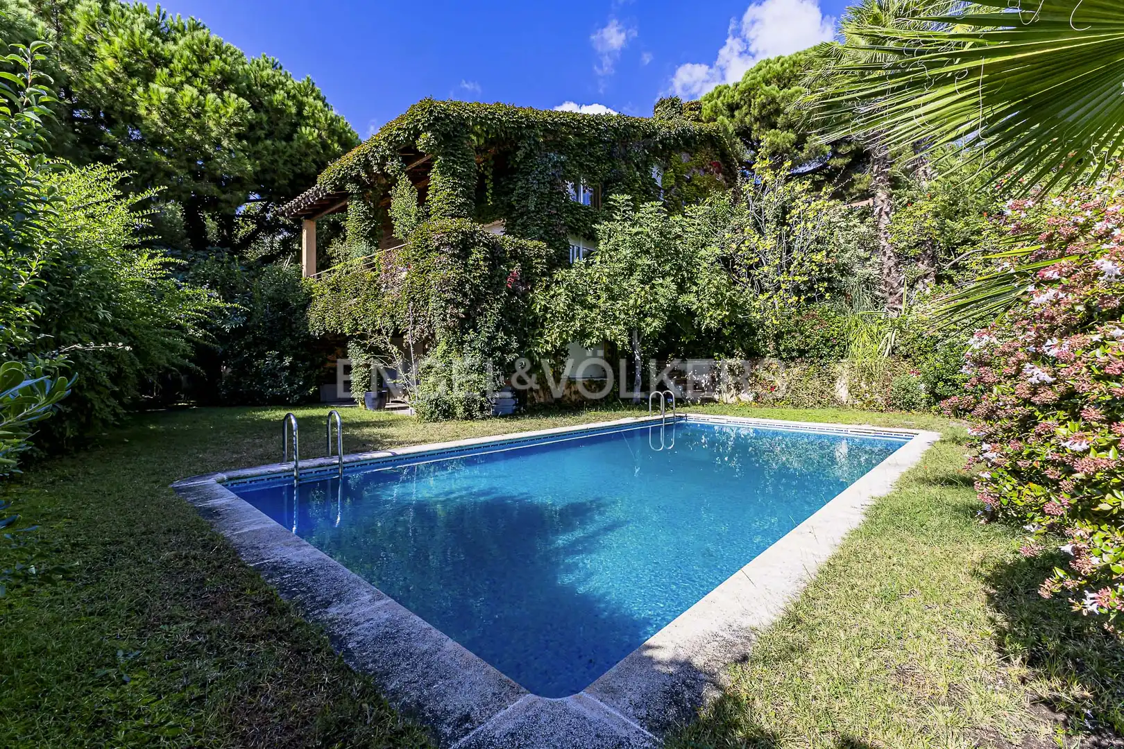 Piscina de Casa o xalet en venda en Cabrils amb Aire condicionat, Calefacció i Jardí privat