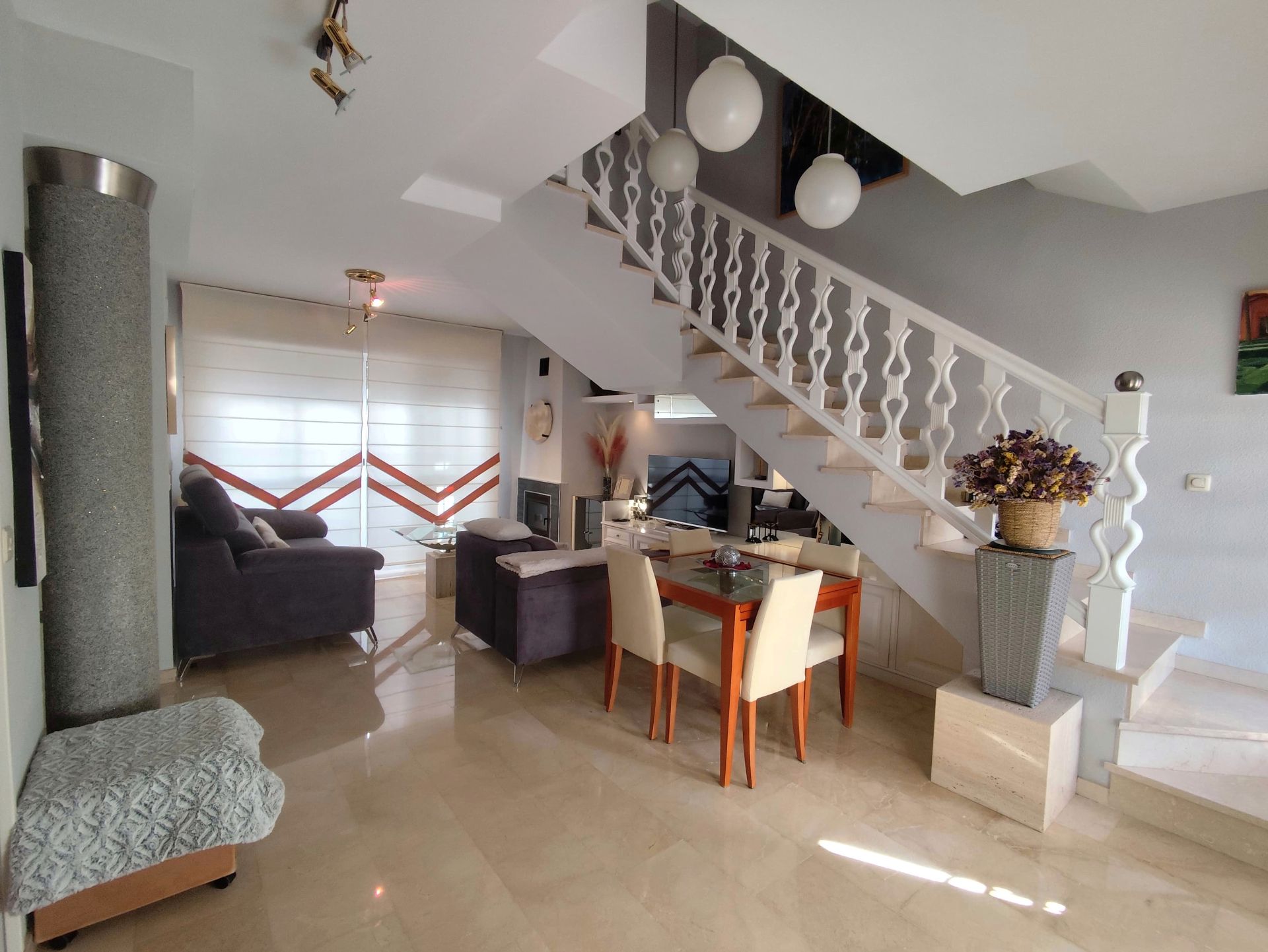 Sala de estar de Casa adosada en venta en Badajoz Capital con Aire acondicionado, Calefacción y Jardín privado