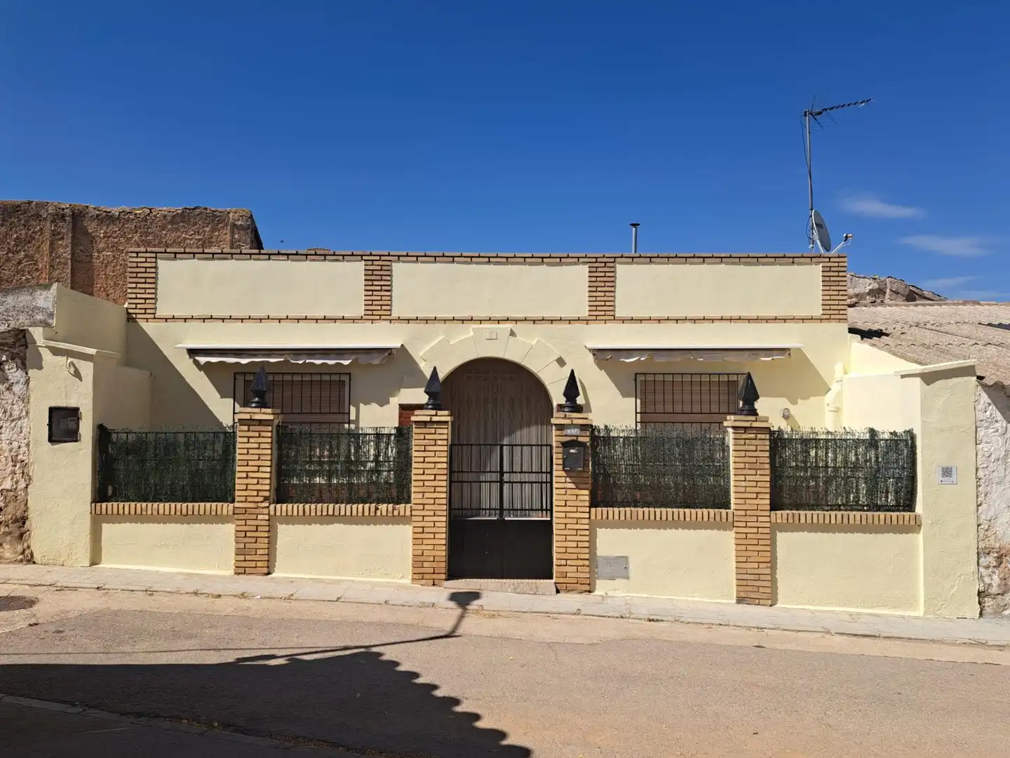 Exterior view of Houses for sale in Villargordo del Cabriel  with Terrace and Storage room