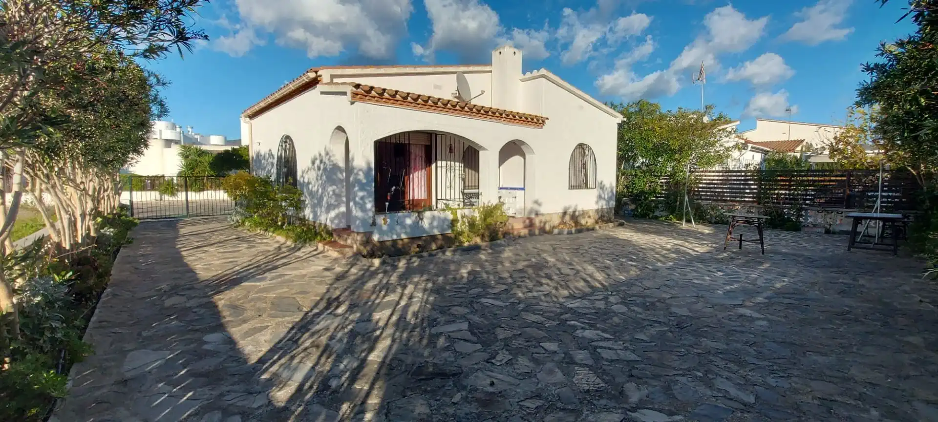 Vista exterior de Casa o chalet en venta en Roses con Aire acondicionado, Calefacción y Jardín privado