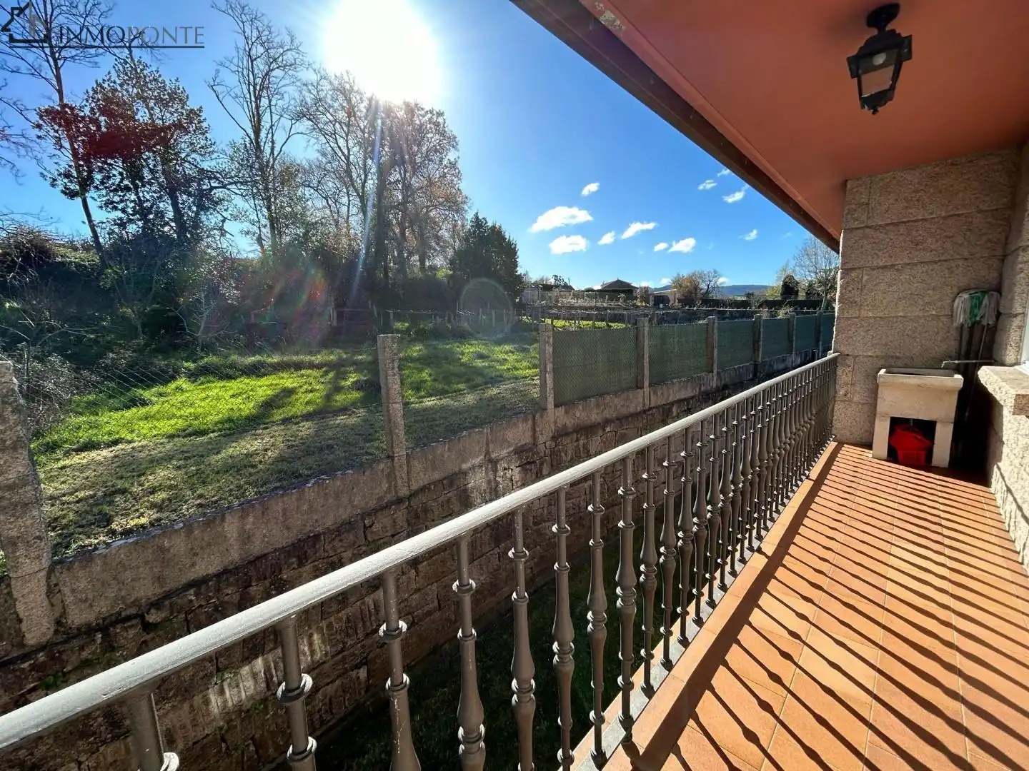 Vista exterior de Casa o xalet en venda en Pontevedra Capital  amb Calefacció, Jardí privat i Terrassa