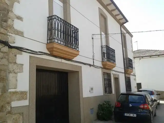 Vista exterior de Casa o chalet en venta en Perales del Puerto con Calefacción, Terraza y Trastero