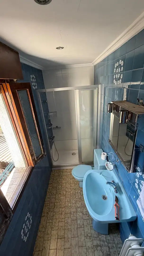 Baño de Finca rústica en venta en Allariz con Jardín privado, Terraza y Amueblado