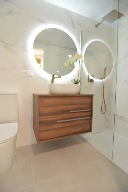 Badezimmer von Wohnung zum Verkauf in Villajoyosa / La Vila Joiosa mit Klimaanlage und Heizung