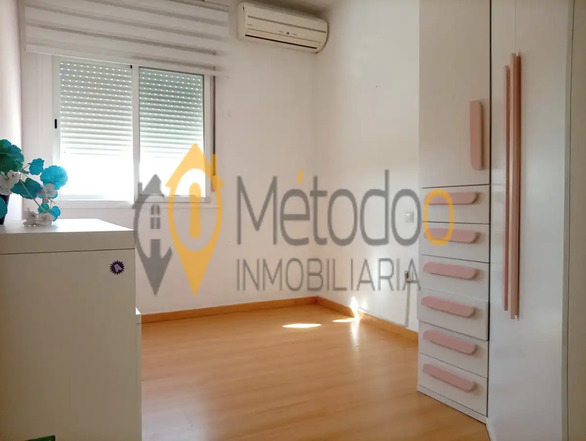 Bedroom of Flat for rent in Sevilla  with Air Conditioner, Heating and Parquet flooring