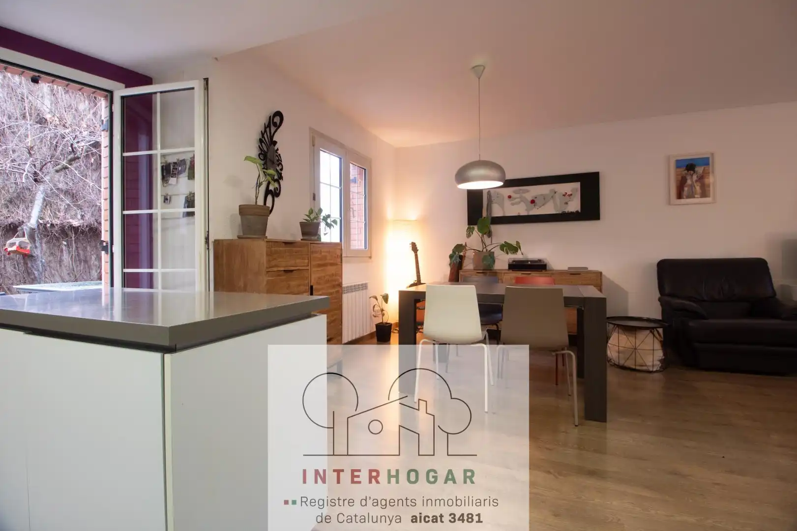 Sala d'estar de Casa o xalet en venda en Cerdanyola del Vallès