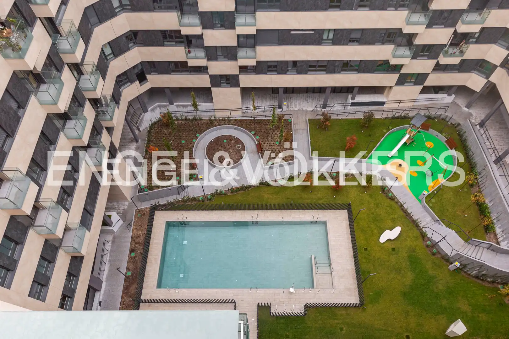 Piscina de Àtic de lloguer en Madrid amb Aire condicionat, Calefacció i Jardí privat