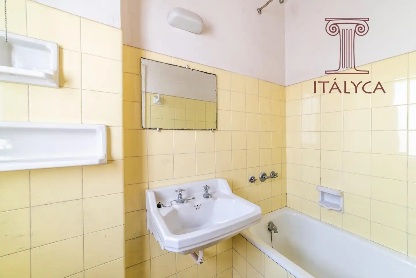 Baño de Piso en venta en Sevilla con Terraza y Trastero