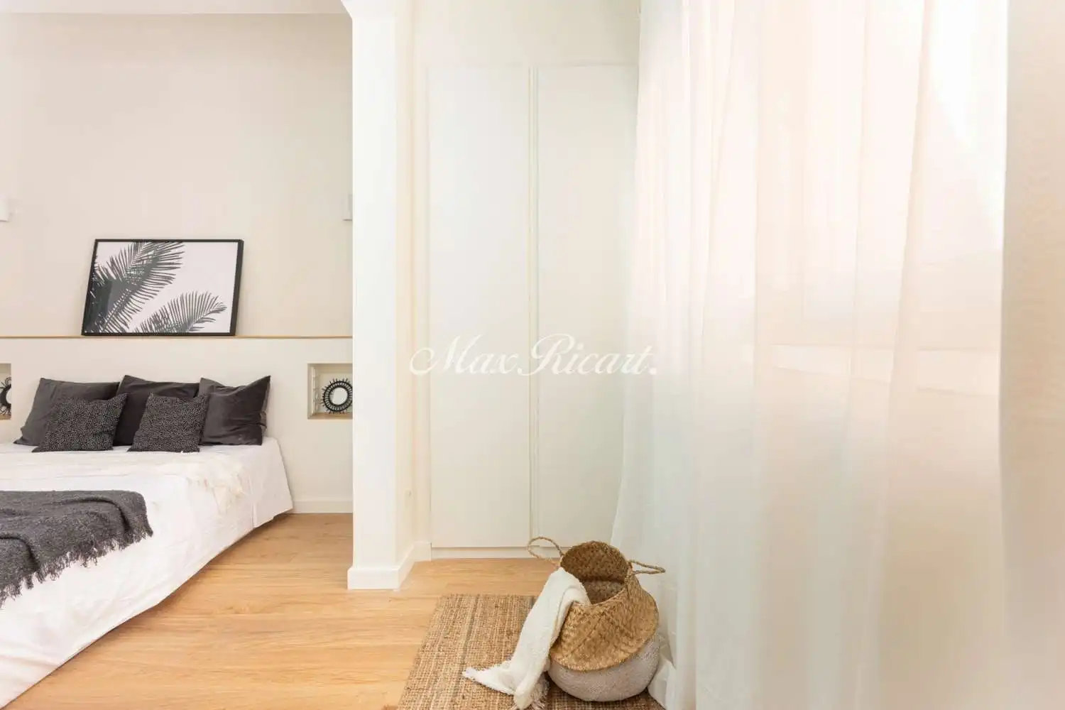 Bedroom of Flat for sale in Barcelona  with Air Conditioner, Heating and Balcony