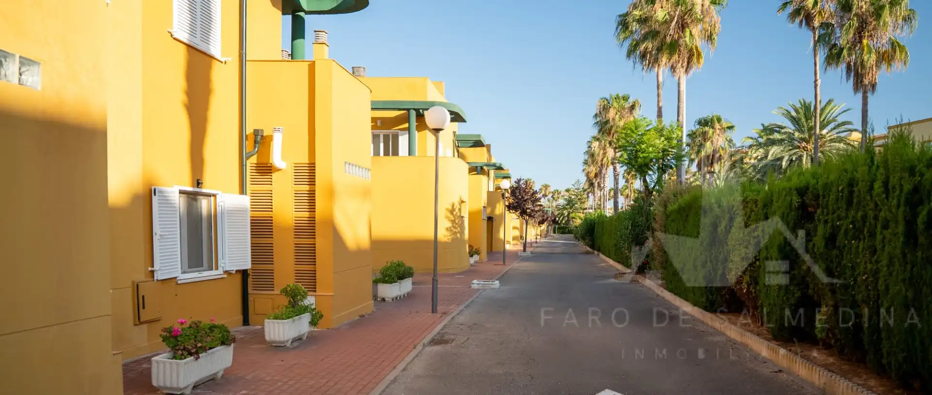 Vista exterior de Casa adosada en venta en Rota con Aire acondicionado, Terraza y Piscina comunitaria