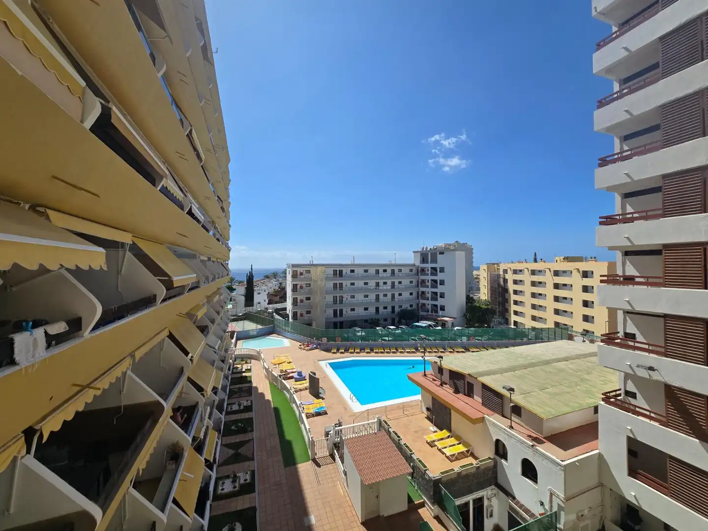 Vista exterior de Estudi de lloguer en San Bartolomé de Tirajana amb Moblat, Balcó i Piscina comunitària