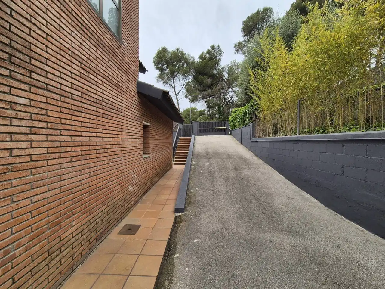 Vista exterior de Casa o xalet de lloguer en Matadepera amb Calefacció, Jardí privat i Moblat