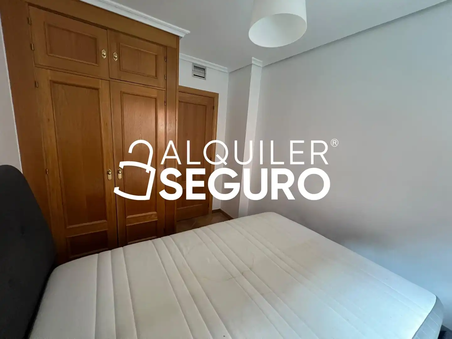 Bedroom of Flat for rent in Madrid  with Air Conditioner, Heating and Swimming Pool