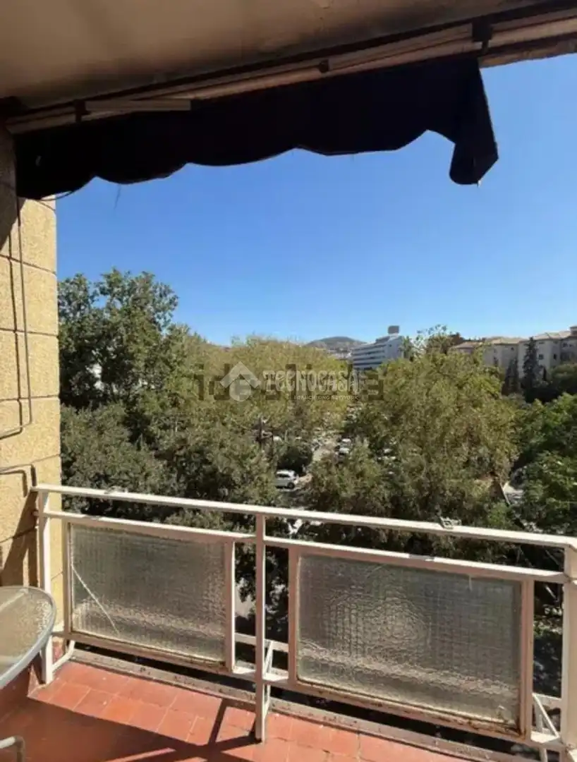 Vista exterior de Piso en venta en Granada con Aire acondicionado, Amueblado y Balcón