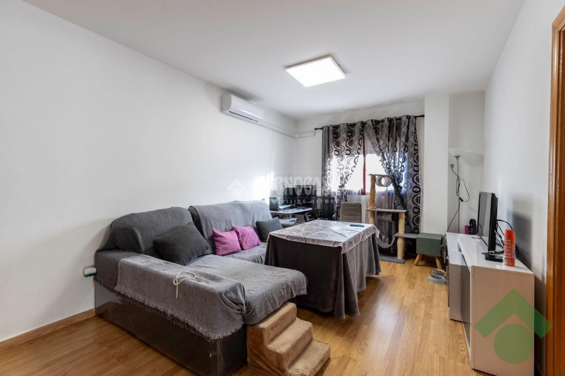 Sala d'estar de Pis en venda en Gójar amb Aire condicionat i Parquet