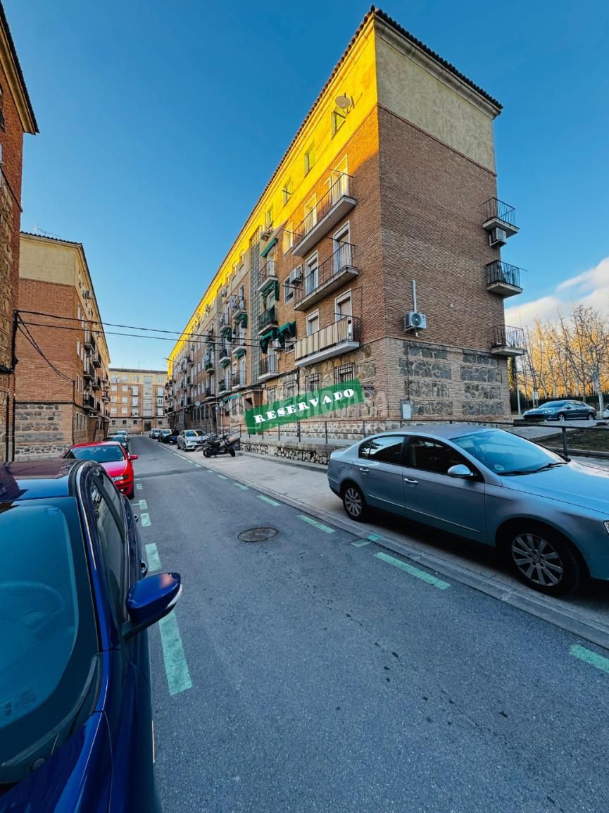 Exterior view of Flat for sale in  Toledo Capital  with Air Conditioner