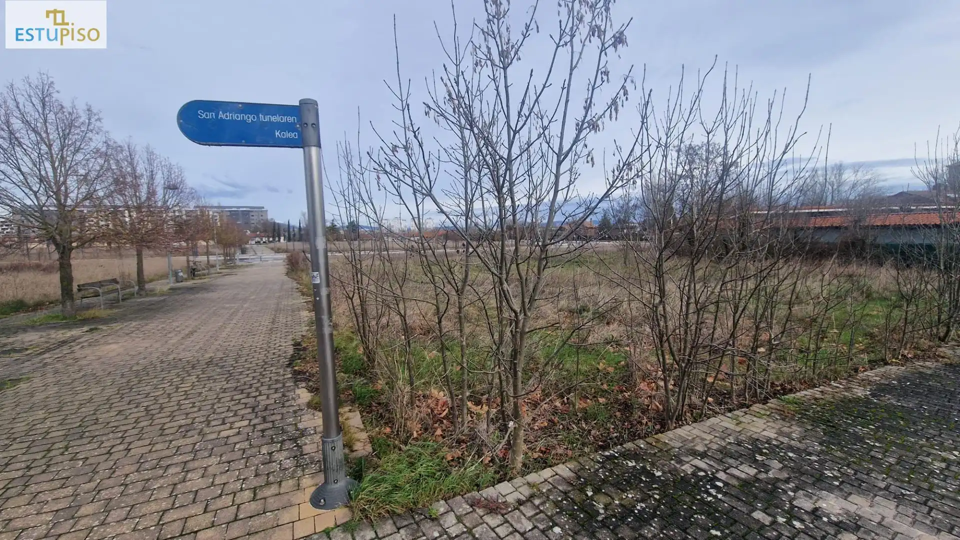 Residential zum Verkauf in Calle Calle Hospitaleros, Mendizorrotza - Armentia