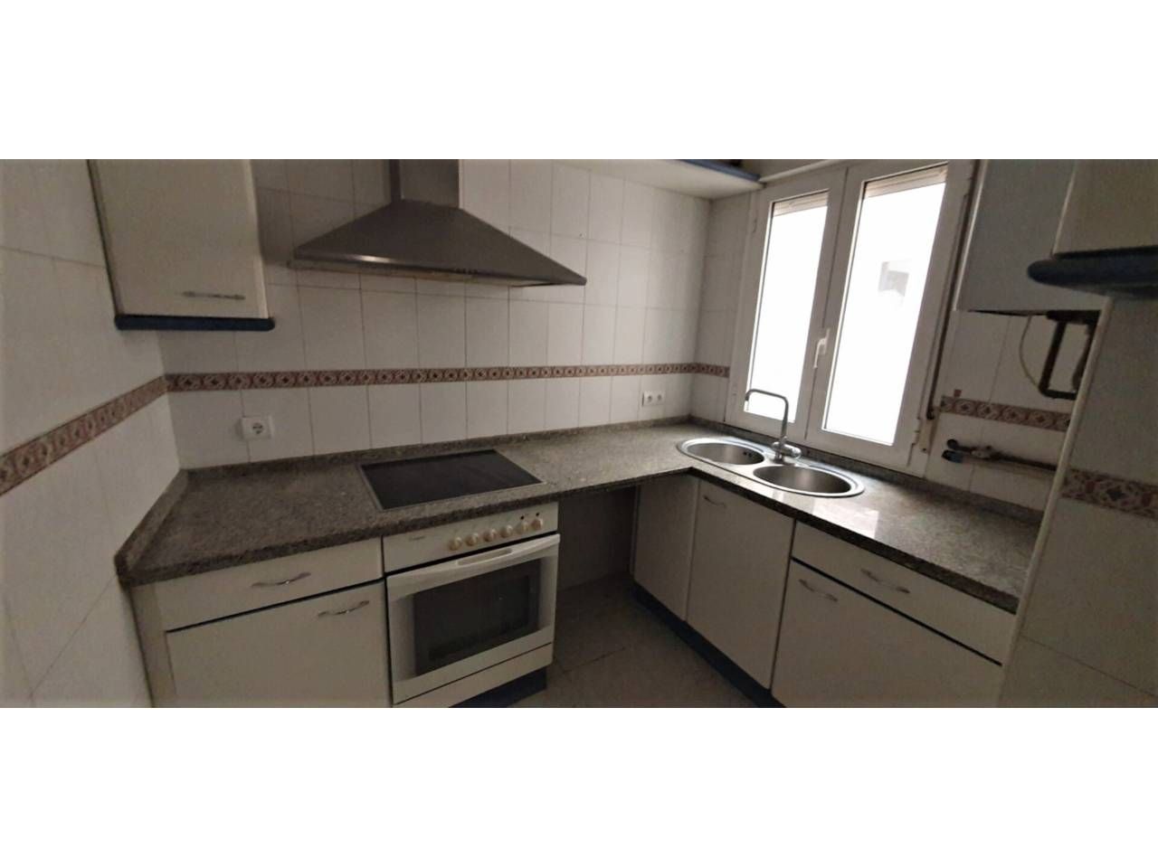 Cuina de Apartament de lloguer en León Capital  amb Calefacció
