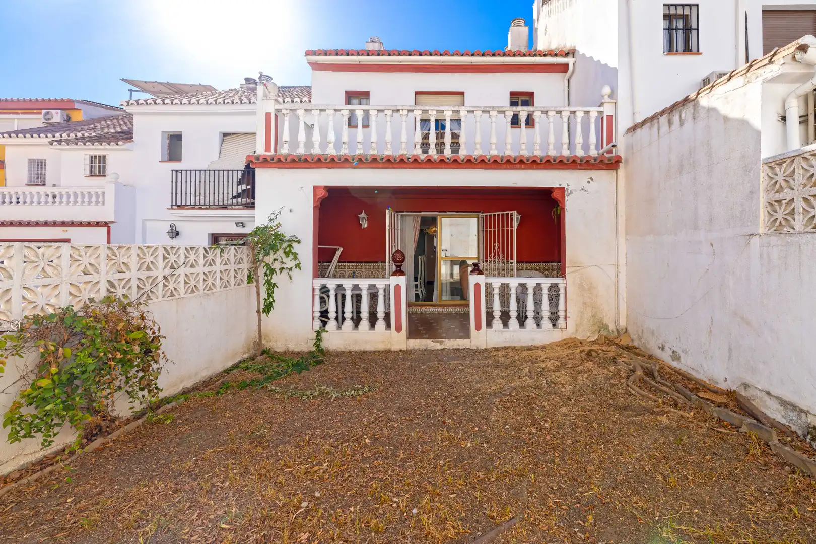 Vista exterior de Casa adosada en venda en Marbella amb Jardí privat, Terrassa i Traster