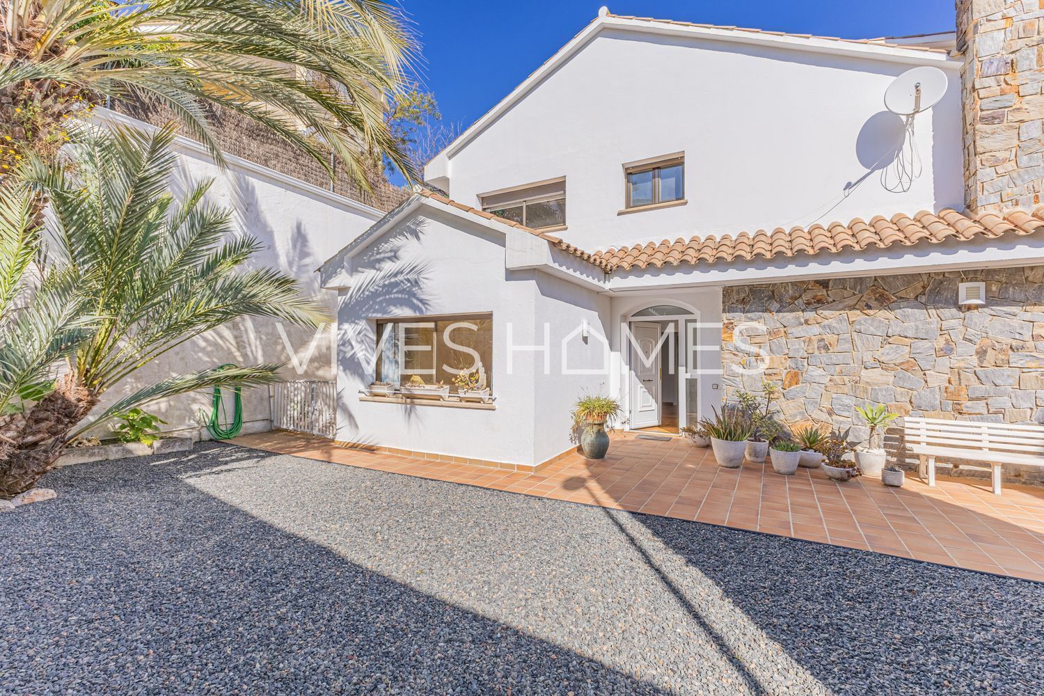 Vista exterior de Casa o xalet en venda en Cabrils amb Aire condicionat, Calefacció i Jardí privat