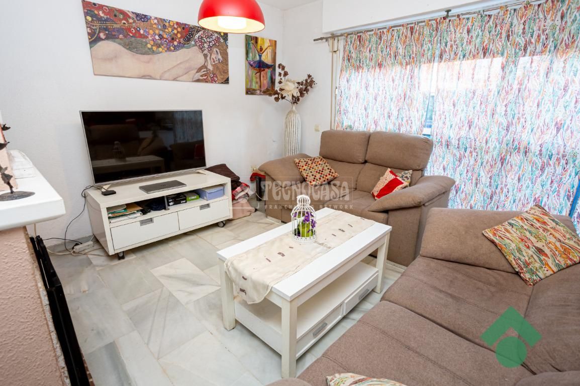 Sala d'estar de Casa adosada en venda en Algeciras amb Moblat