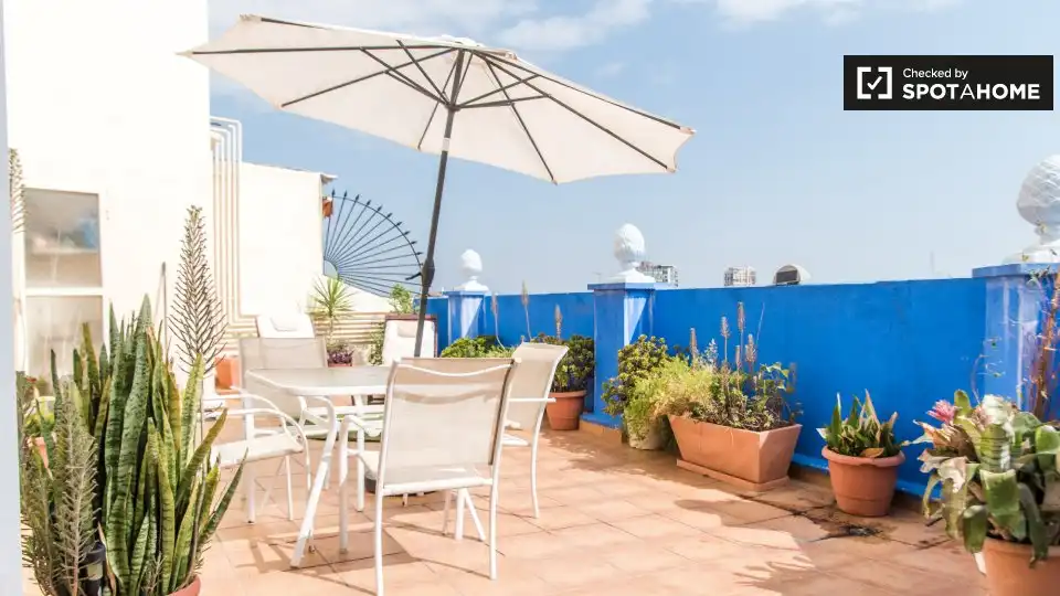 Appartamento con terrazza in affitto a Extramurs