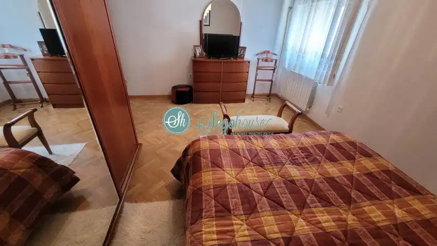 Dormitori de Casa o xalet en venda en Segovia amb Calefacció, Parquet i Terrassa