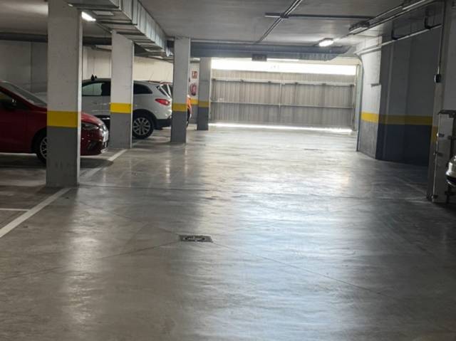 Garaje en Alquiler en Calle Aragon, 4 en Hispanoamérica - Comunidades