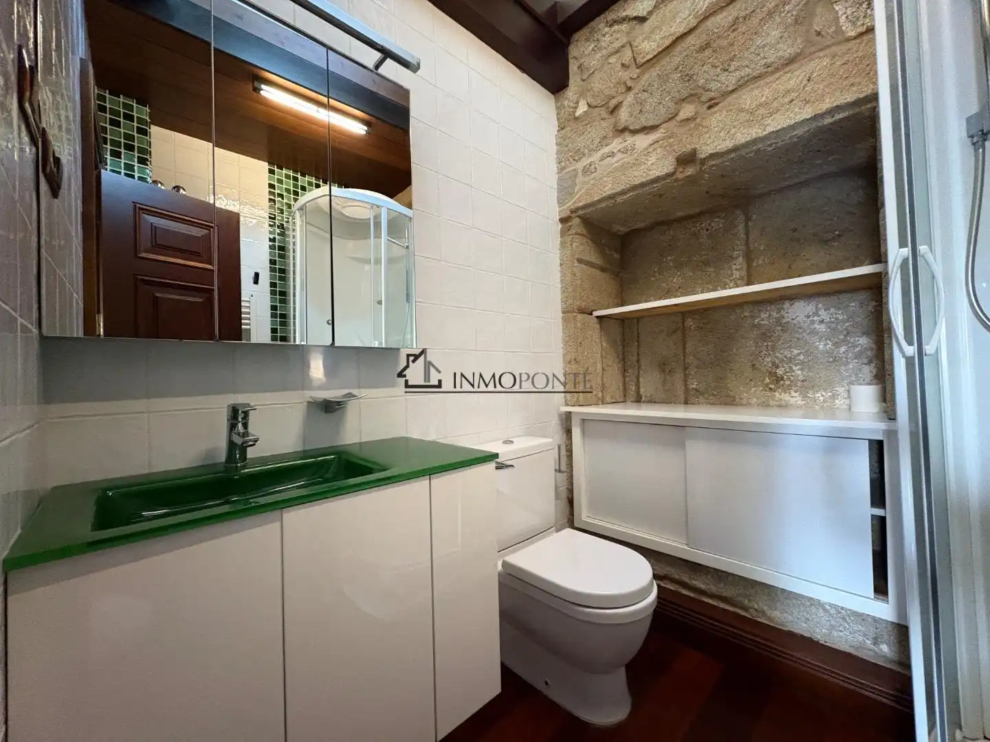 Bany de Casa o xalet en venda en Pontevedra Capital  amb Jardí privat