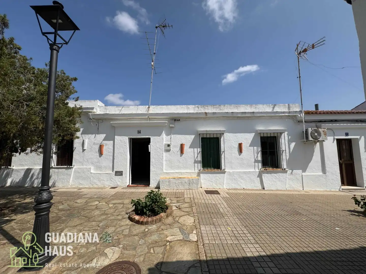 Vista exterior de Casa o xalet en venda en San Silvestre de Guzmán