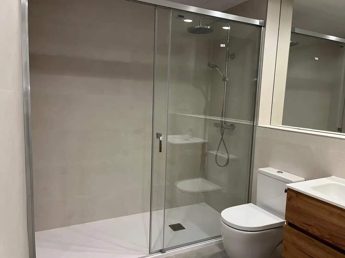 Baño de Planta baja en venta en Sabadell con Aire acondicionado y Calefacción