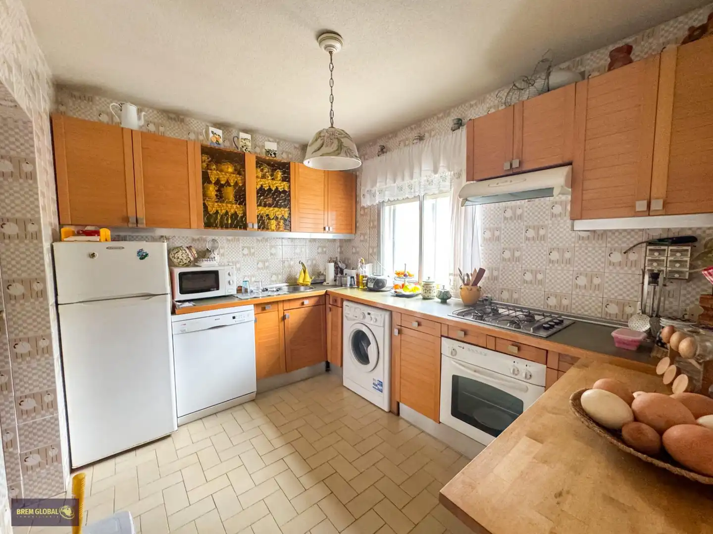 Cuina de Casa o xalet en venda en Cabanillas de la Sierra amb Jardí privat, Traster i Piscina