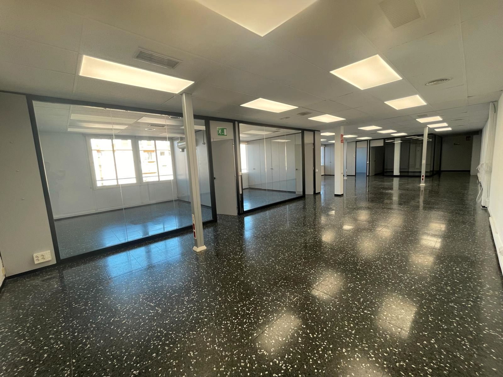 Office to rent in  Barcelona Capital  with Air Conditioner and Heating